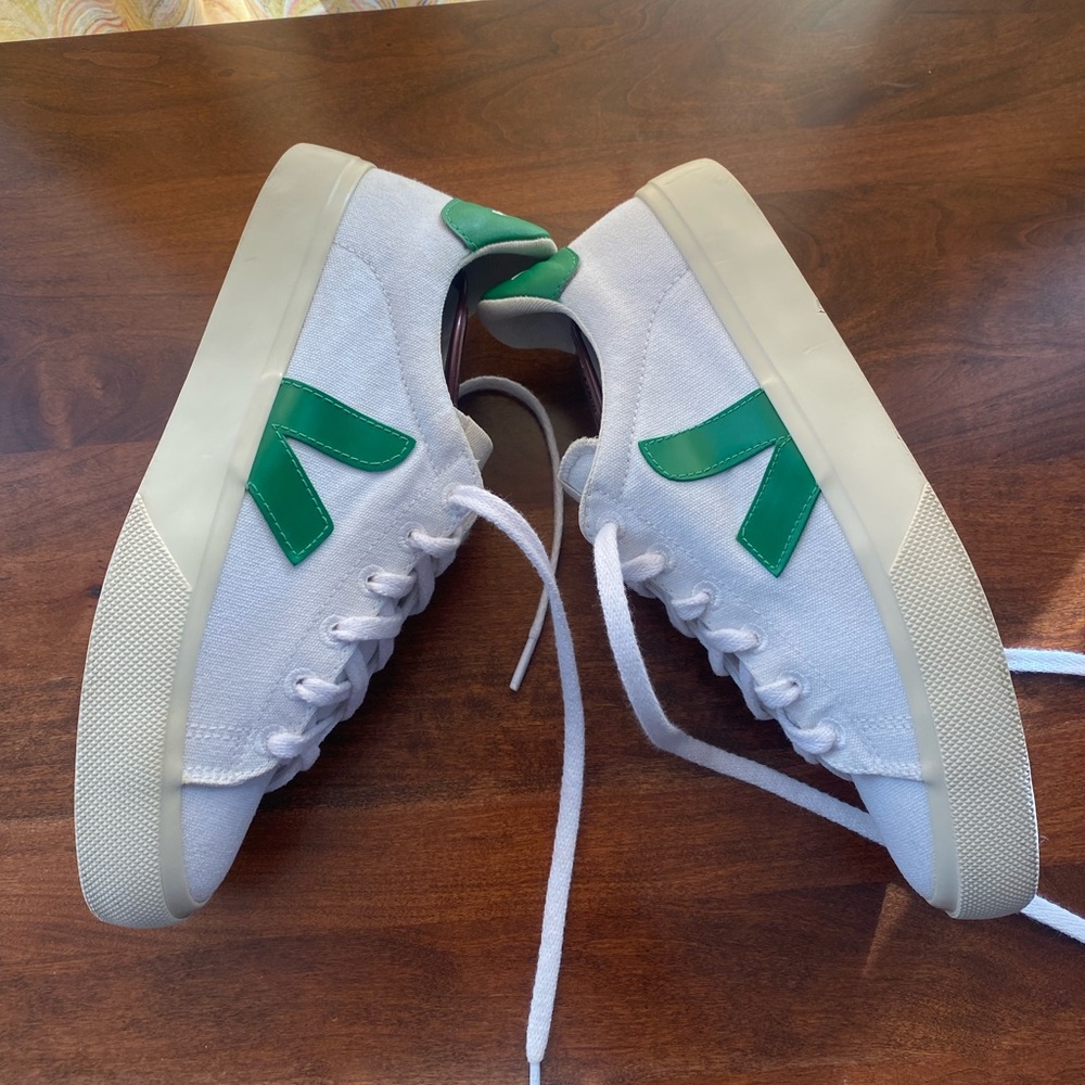 Veja Sneakers size 7 1/2